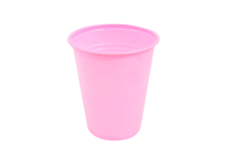 Różowy plastikowy kubek